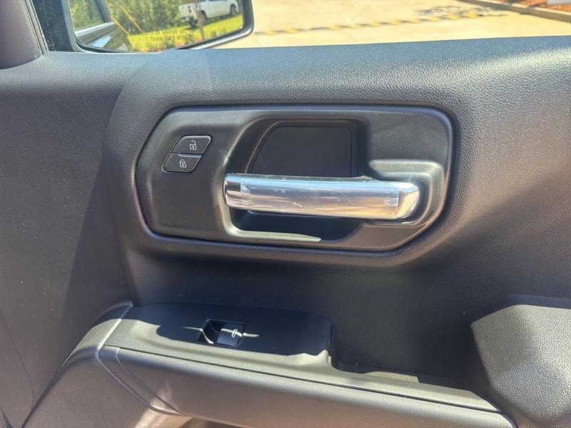 Chevrolet Silverado 1500 Trail Boss Custom Crew Cab 4WD 2026