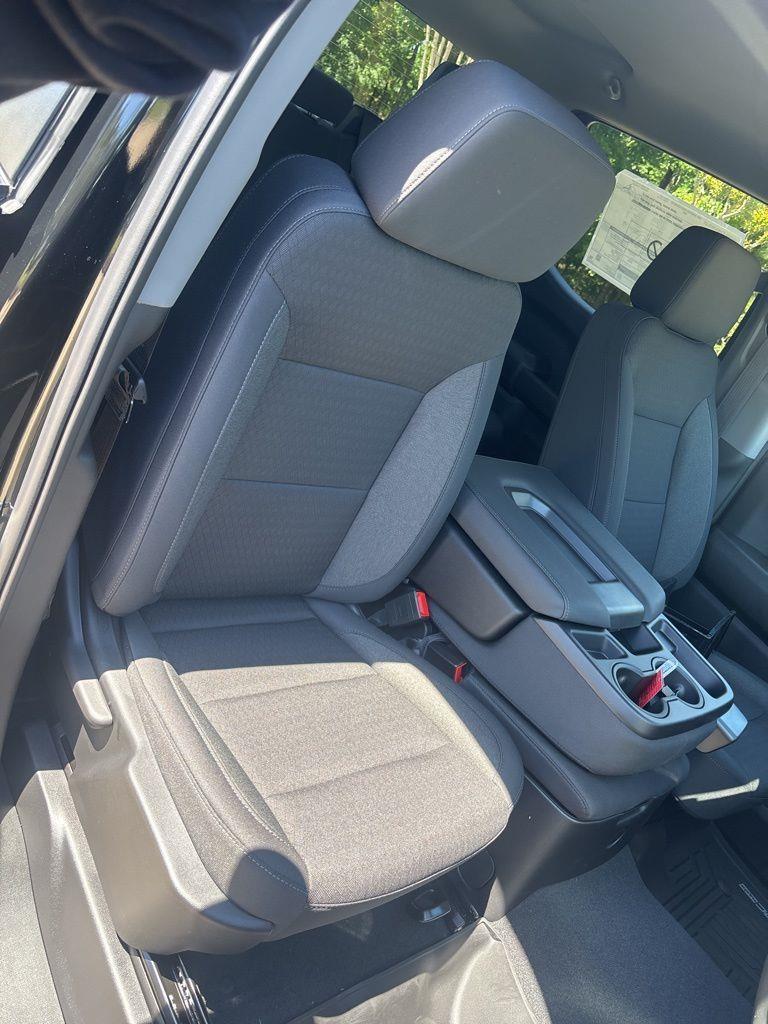 Chevrolet Silverado 1500 Trail Boss Custom Crew Cab 4WD 2026