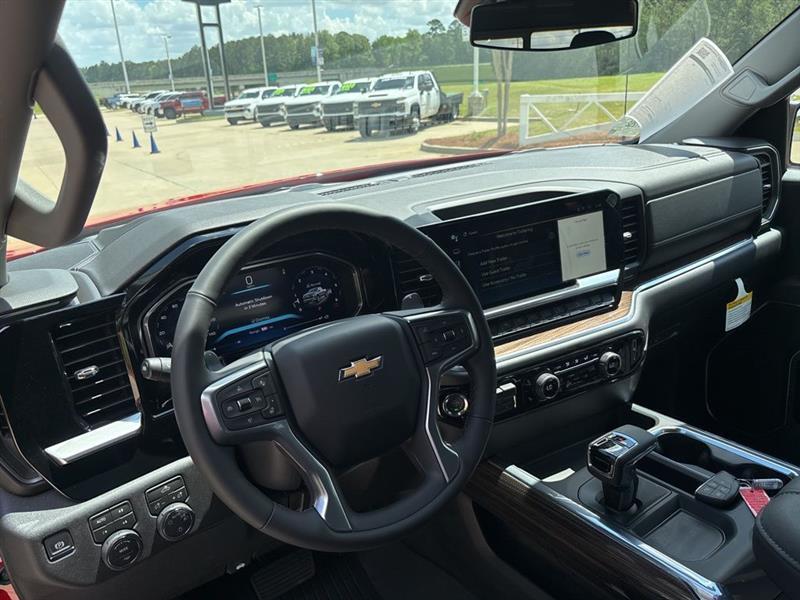 Chevrolet Silverado 1500 LT Crew Cab 4WD 2026