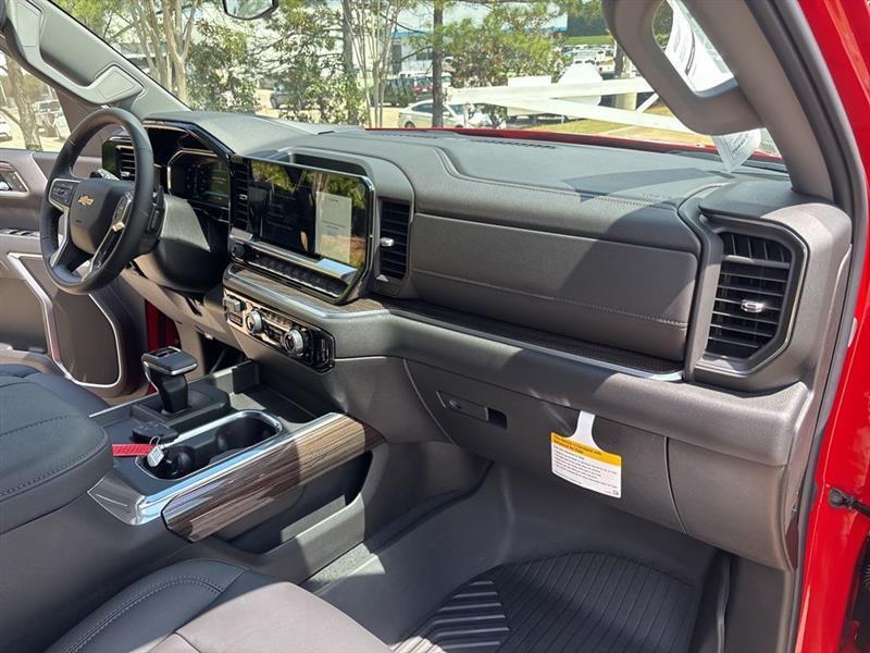 Chevrolet Silverado 1500 LT Crew Cab 4WD 2026