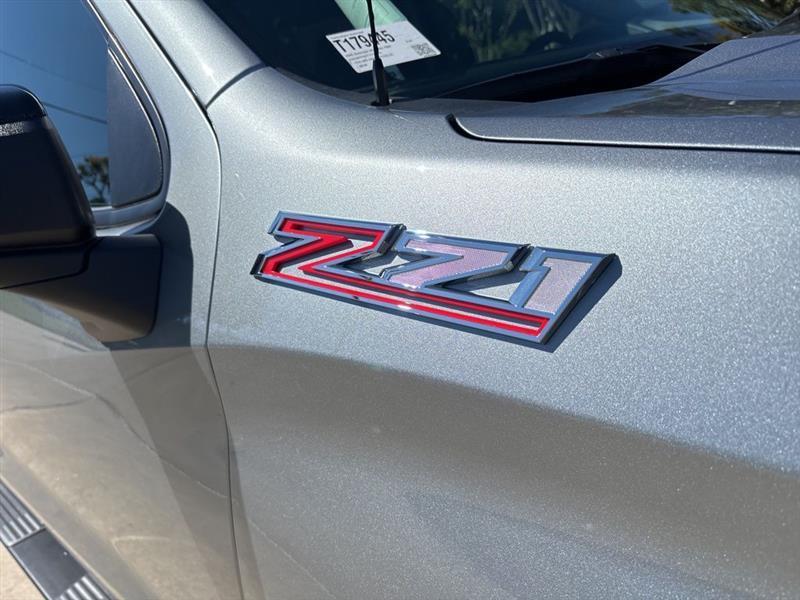 Chevrolet Silverado 1500 RST Crew Cab 4WD 2026