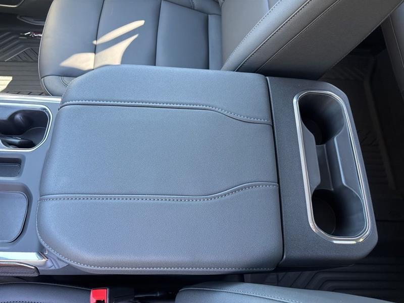 Chevrolet Silverado 1500 RST Crew Cab 4WD 2026