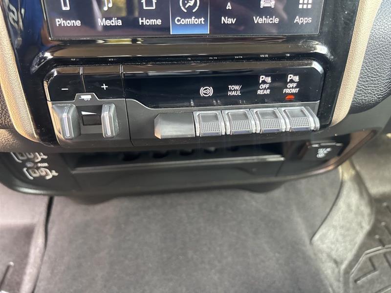 RAM 2500 Laramie Crew Cab SWB 4WD 2024