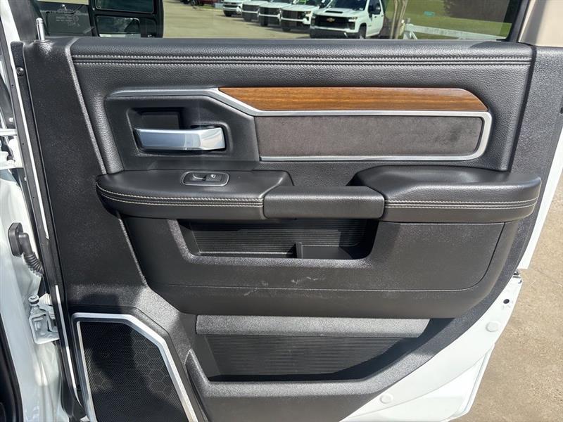 RAM 2500 Laramie Crew Cab SWB 4WD 2024