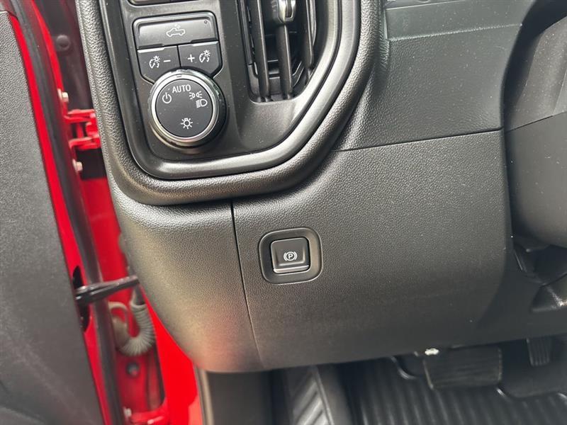 Chevrolet Silverado 1500 Custom Crew Cab Long Box 4WD 2020