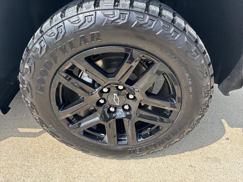 Chevrolet Silverado 1500 Trail Boss Custom Crew Cab 4WD 2023