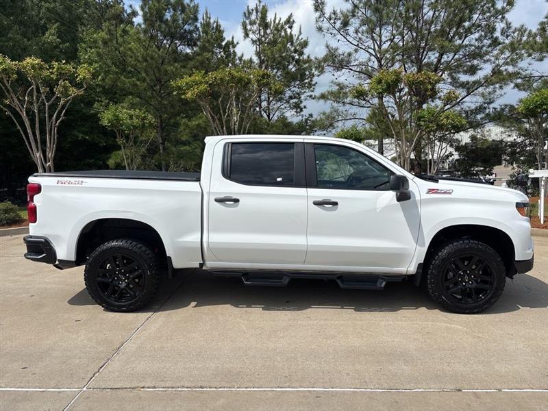 Chevrolet Silverado 1500 Trail Boss Custom Crew Cab 4WD 2023