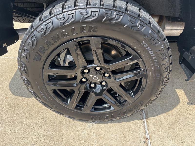 Chevrolet Silverado 1500 Trail Boss Custom Crew Cab 4WD 2023