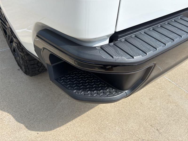 Chevrolet Silverado 1500 Trail Boss Custom Crew Cab 4WD 2023