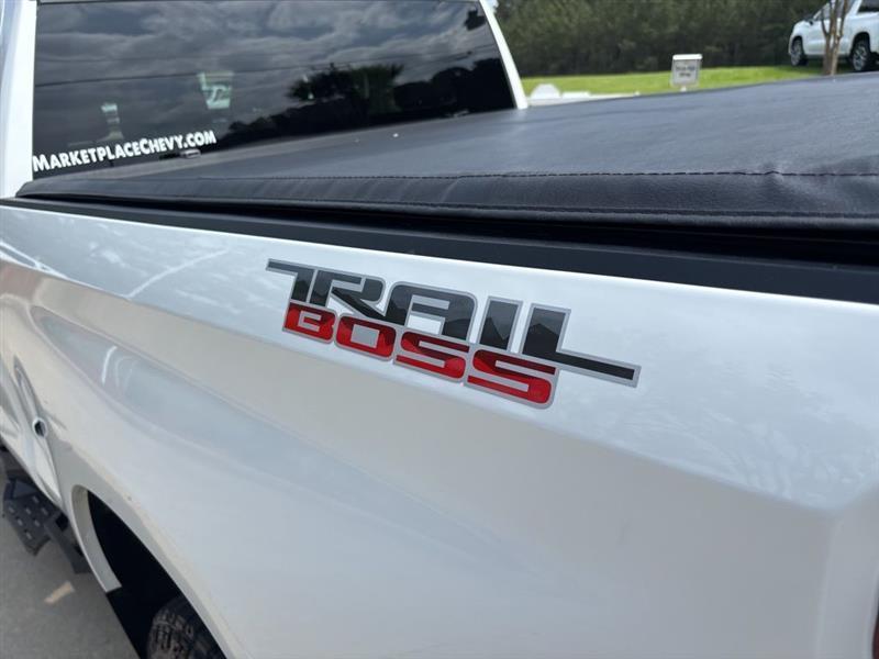 Chevrolet Silverado 1500 Trail Boss Custom Crew Cab 4WD 2023
