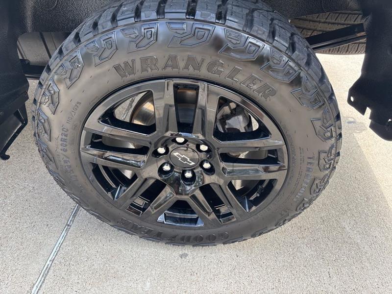 Chevrolet Silverado 1500 Trail Boss Custom Crew Cab 4WD 2023