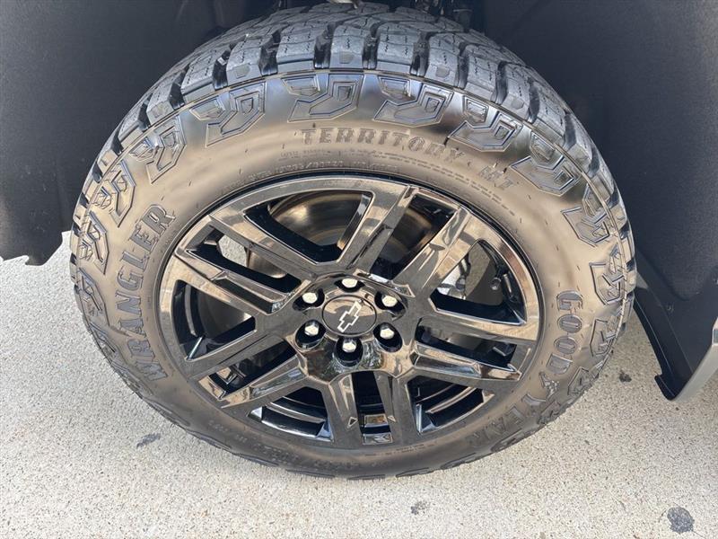 Chevrolet Silverado 1500 Trail Boss Custom Crew Cab 4WD 2023