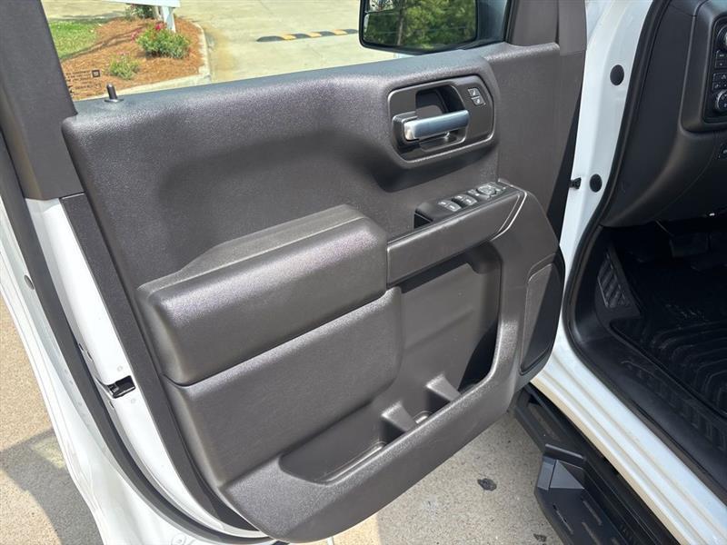 Chevrolet Silverado 1500 Trail Boss Custom Crew Cab 4WD 2023