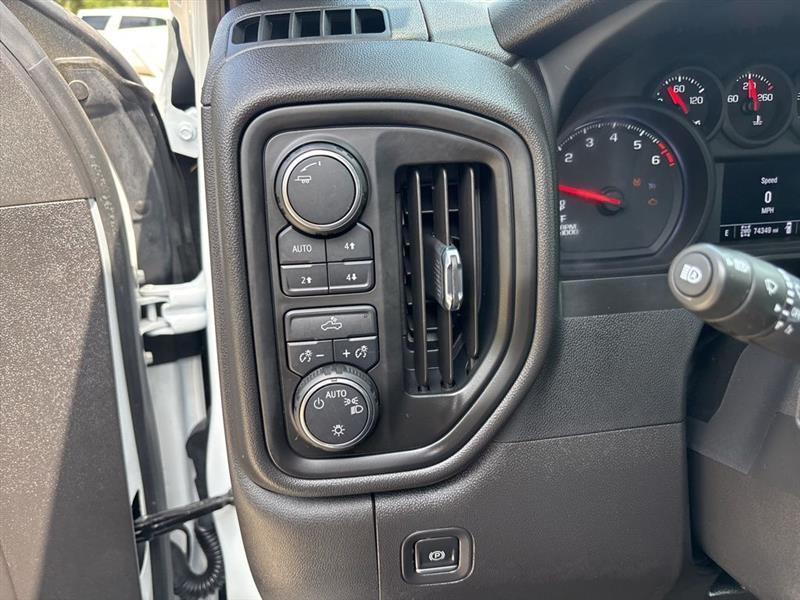 Chevrolet Silverado 1500 Trail Boss Custom Crew Cab 4WD 2023