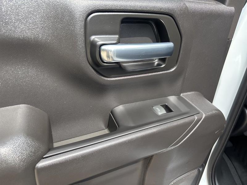 Chevrolet Silverado 1500 Trail Boss Custom Crew Cab 4WD 2023