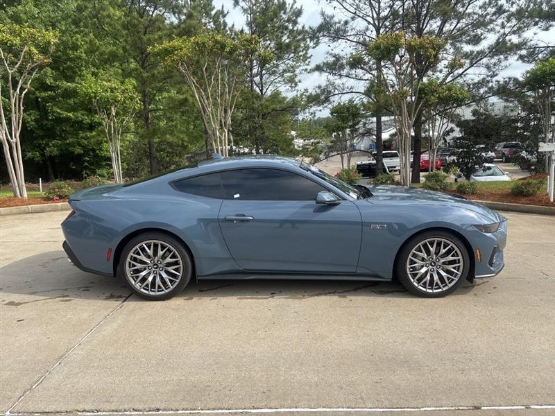 Ford Mustang GT Premium Coupe 2025