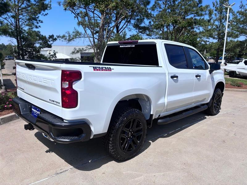 Chevrolet Silverado 1500 Trail Boss Custom Crew Cab 4WD 2026