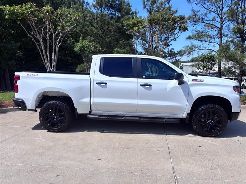 Chevrolet Silverado 1500 Trail Boss Custom Crew Cab 4WD 2026