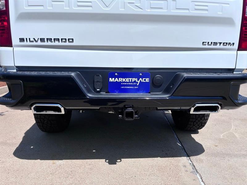 Chevrolet Silverado 1500 Trail Boss Custom Crew Cab 4WD 2026