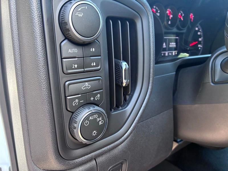 Chevrolet Silverado 1500 Trail Boss Custom Crew Cab 4WD 2026