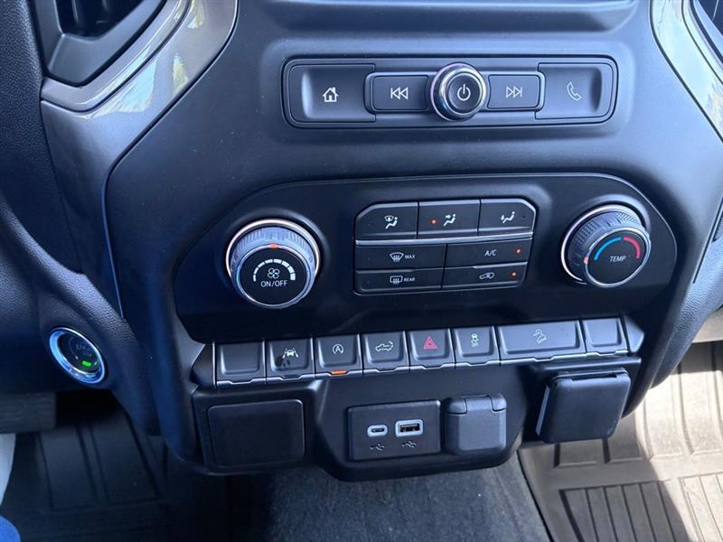 Chevrolet Silverado 1500 Trail Boss Custom Crew Cab 4WD 2026