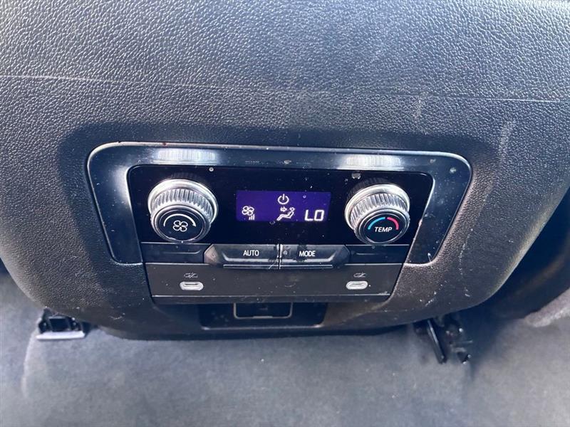 GMC Yukon SLT 2WD 2024