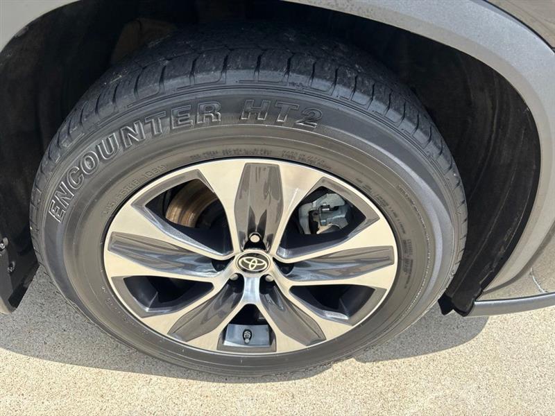 Toyota Highlander XLE FWD V6 2022