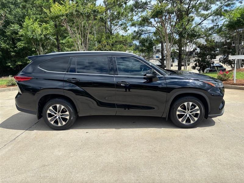 Toyota Highlander XLE FWD V6 2022