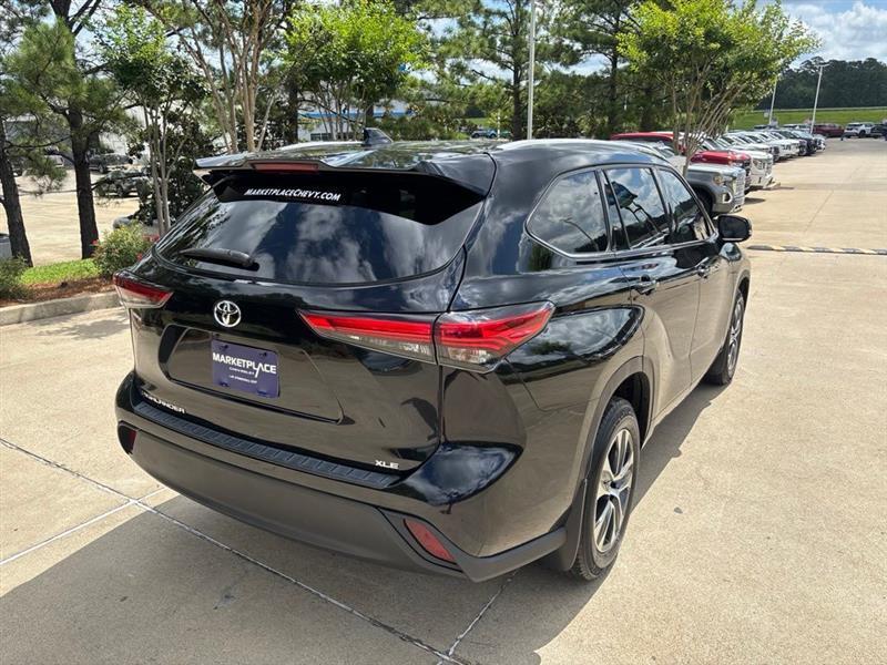 Toyota Highlander XLE FWD V6 2022