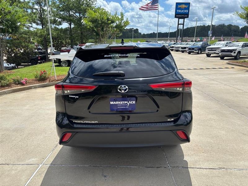 Toyota Highlander XLE FWD V6 2022