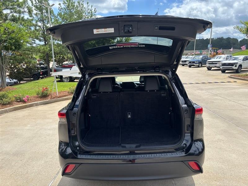 Toyota Highlander XLE FWD V6 2022