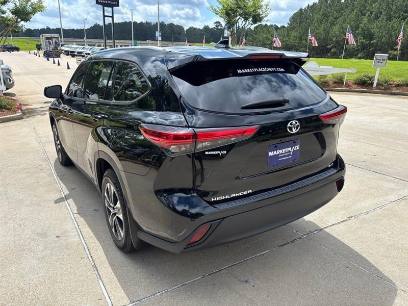 Toyota Highlander XLE FWD V6 2022