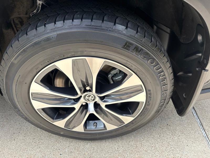 Toyota Highlander XLE FWD V6 2022