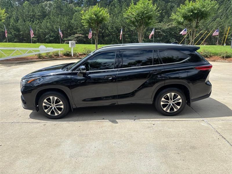 Toyota Highlander XLE FWD V6 2022