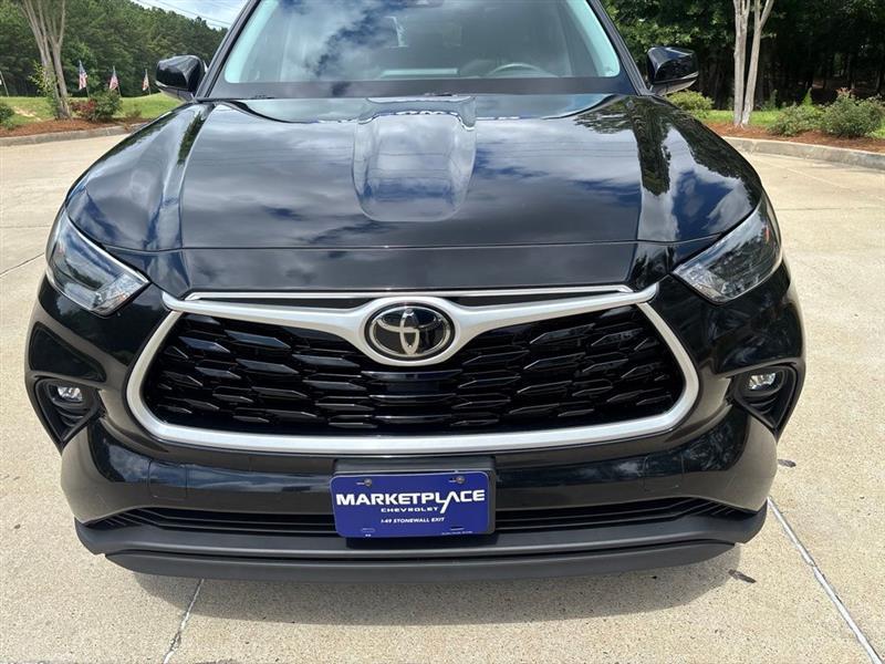 Toyota Highlander XLE FWD V6 2022