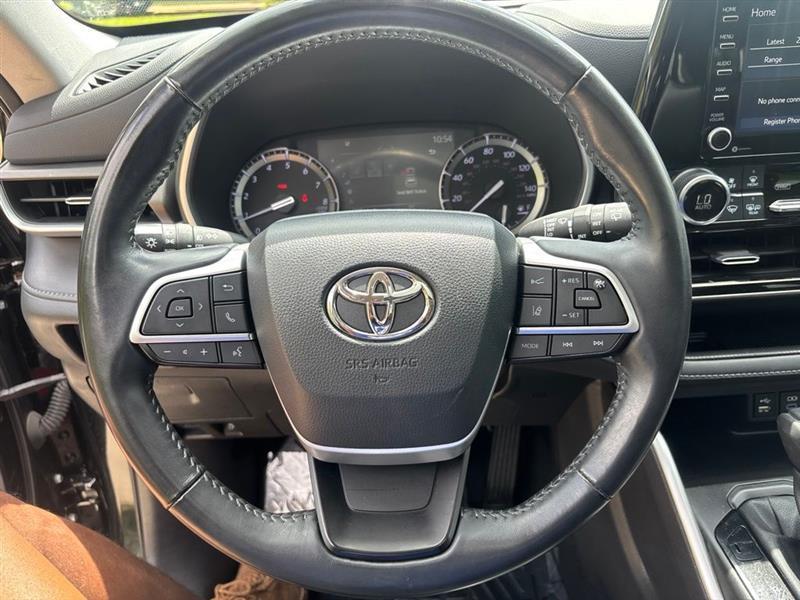 Toyota Highlander XLE FWD V6 2022