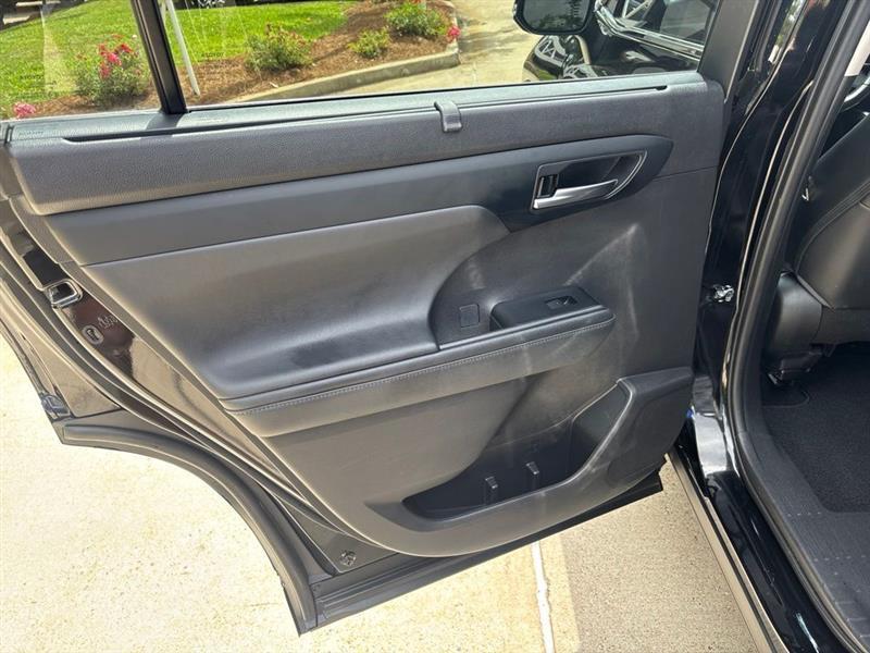 Toyota Highlander XLE FWD V6 2022