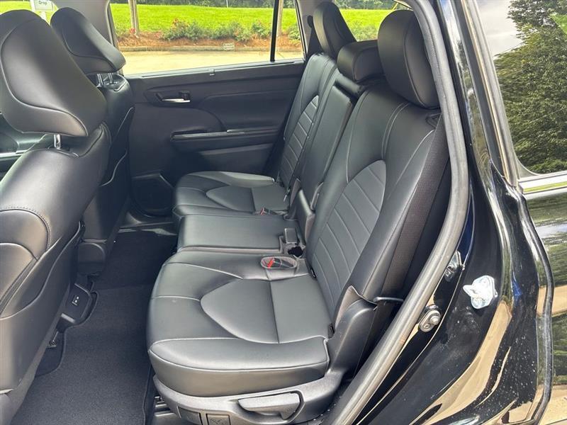 Toyota Highlander XLE FWD V6 2022