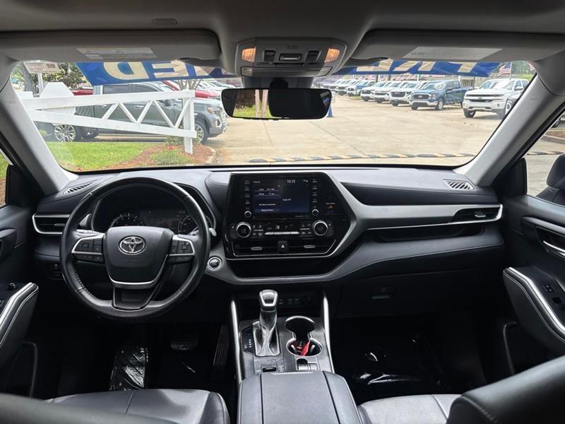 Toyota Highlander XLE FWD V6 2022