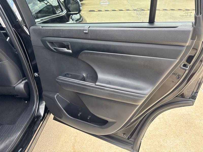 Toyota Highlander XLE FWD V6 2022