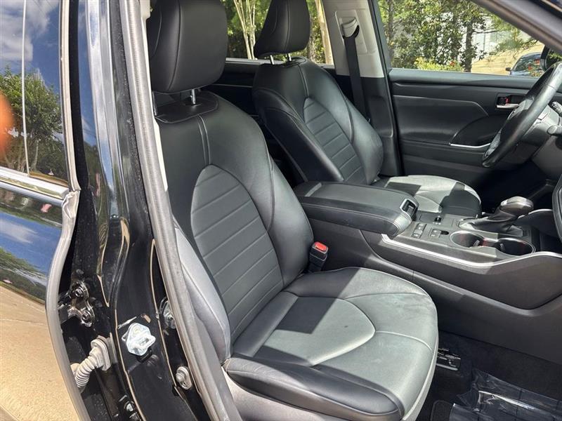 Toyota Highlander XLE FWD V6 2022