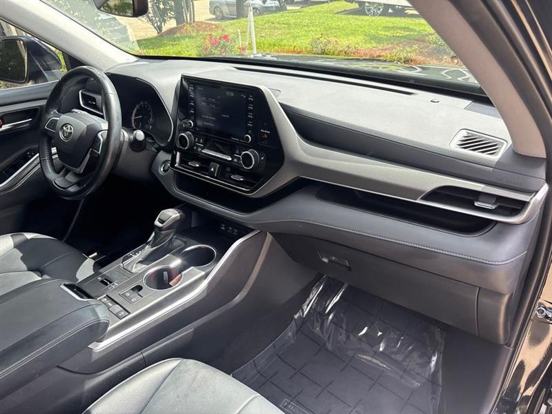 Toyota Highlander XLE FWD V6 2022