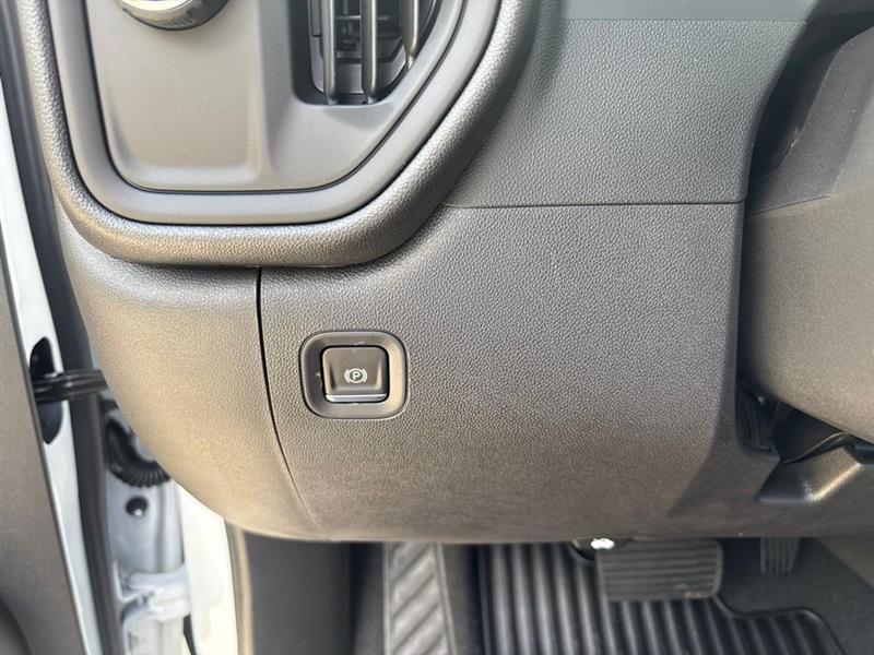 Chevrolet Silverado 1500 Custom Crew Cab 2WD 2026