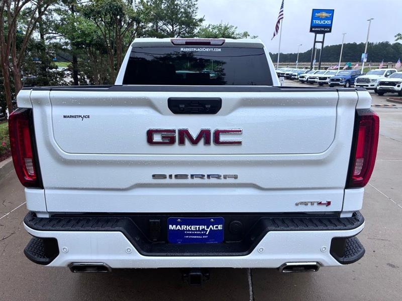 GMC Sierra 1500 AT4 Crew Cab 4WD 2025