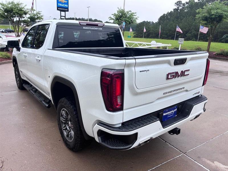 GMC Sierra 1500 AT4 Crew Cab 4WD 2025