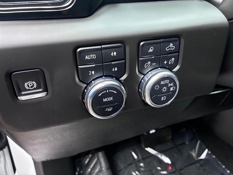 GMC Sierra 1500 AT4 Crew Cab 4WD 2025