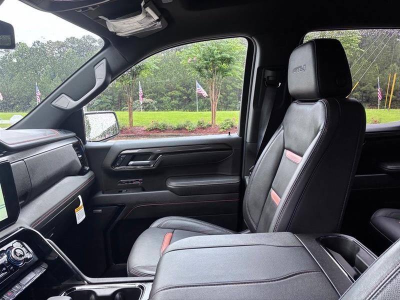 GMC Sierra 1500 AT4 Crew Cab 4WD 2025