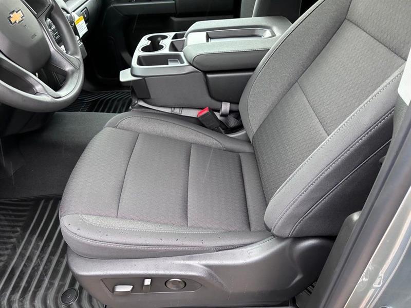 Chevrolet Silverado 1500 Custom Crew Cab 2WD 2026