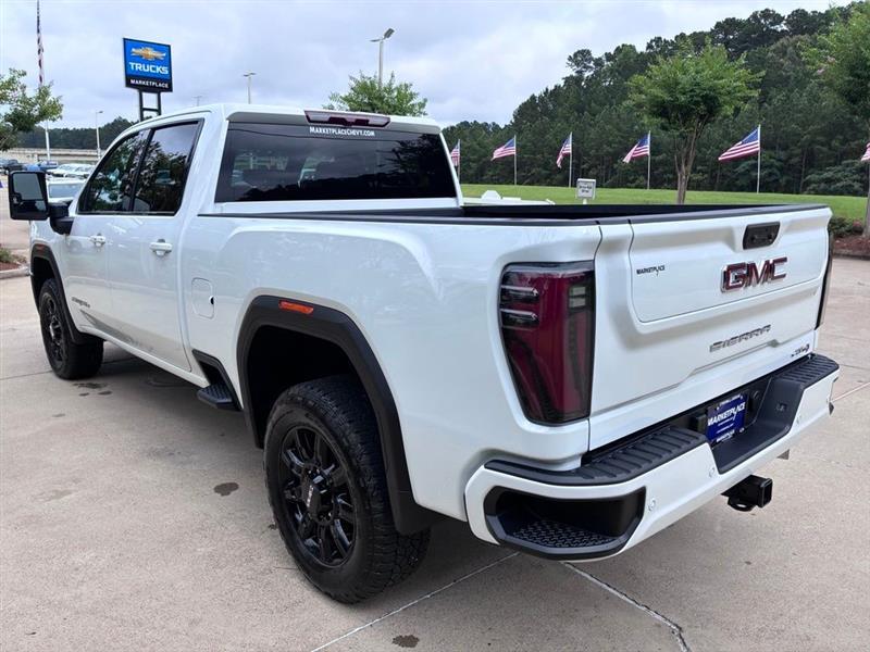 GMC Sierra 2500HD AT4 Crew Cab 4WD 2025