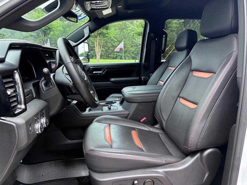 GMC Sierra 2500HD AT4 Crew Cab 4WD 2025